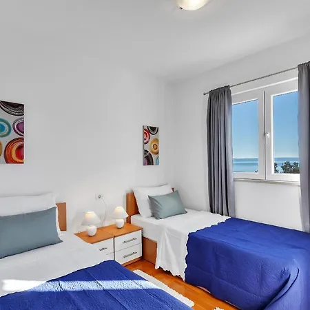 Santric - The Hill Apartment *