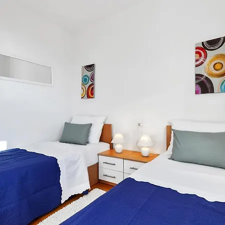 Santric - The Hill Apartman *