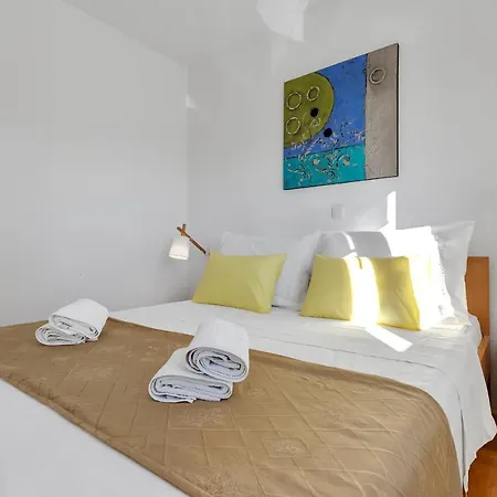 Santric - The Hill Apartman