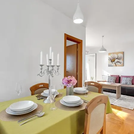 Santric - The Hill Apartman *