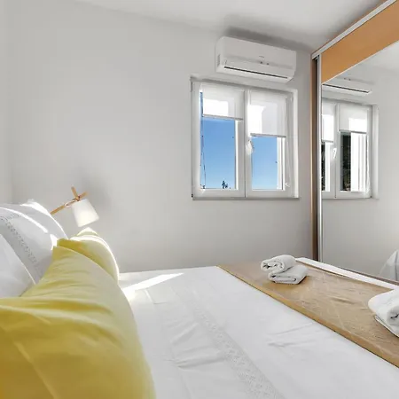 Santric - The Hill Apartman